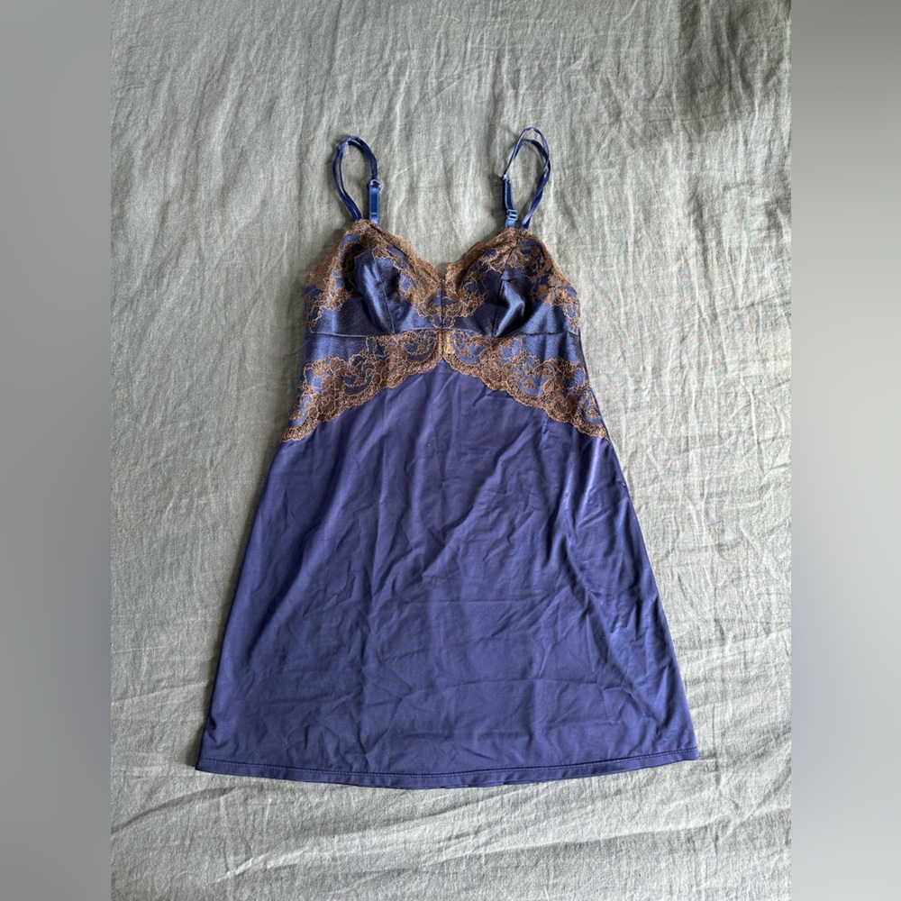 Wacoal Blue Chemise with Lace Trim and Adjustable Straps (never worn!)